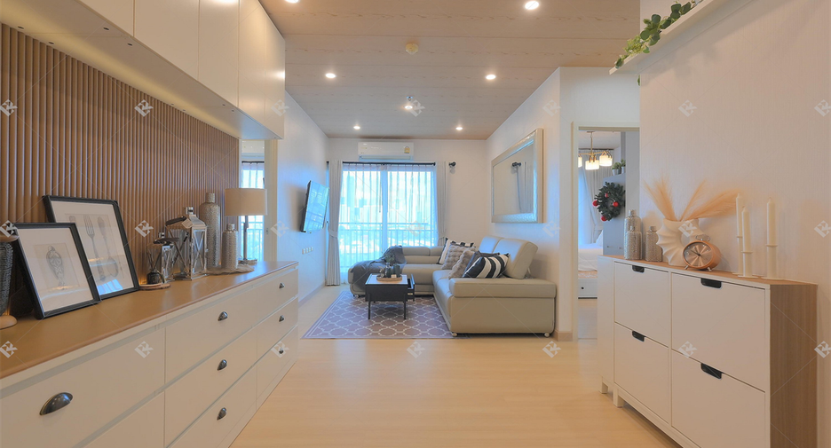 For rent 3 bedrooms condo in Huai Khwang, Bangkok