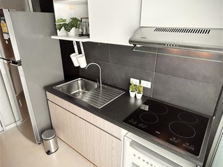 For rent 3 bedrooms condo in Huai Khwang, Bangkok