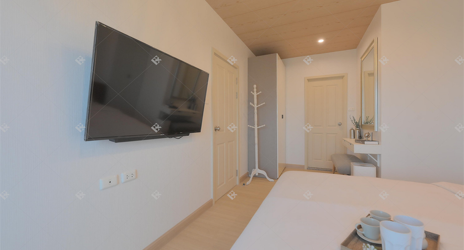 For rent 3 bedrooms condo in Huai Khwang, Bangkok