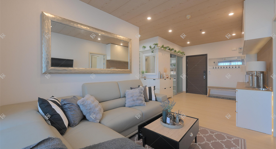 For rent 3 bedrooms condo in Huai Khwang, Bangkok