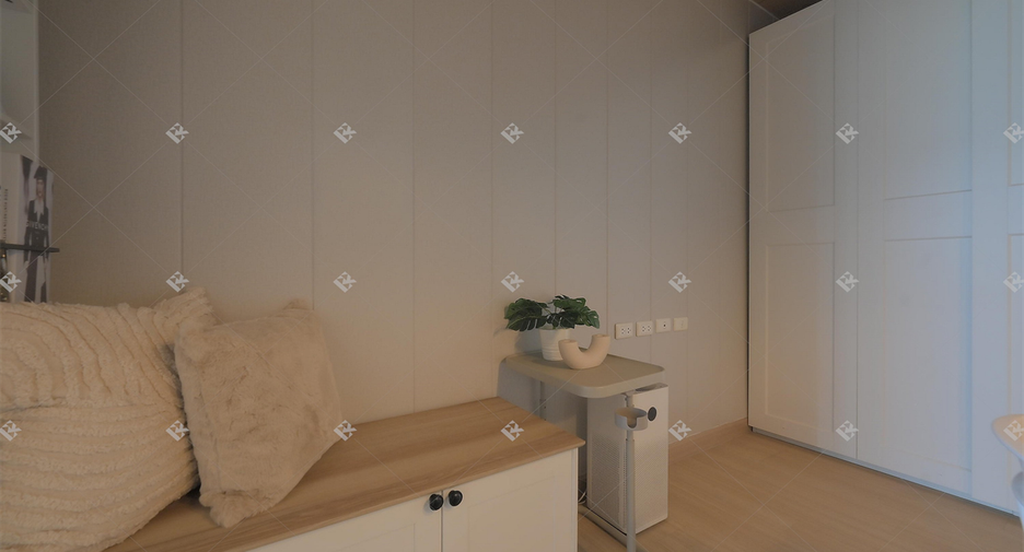For rent 3 bedrooms condo in Huai Khwang, Bangkok