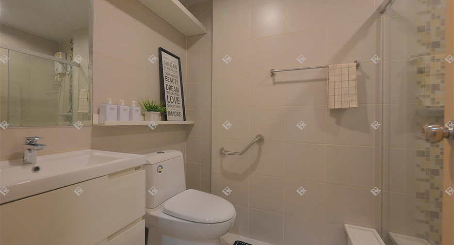 For rent 3 bedrooms condo in Huai Khwang, Bangkok