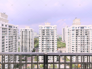 For rent 3 bedrooms condo in Huai Khwang, Bangkok