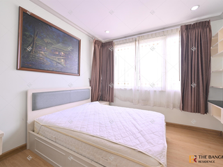 For rent 3 bedrooms condo in Huai Khwang, Bangkok
