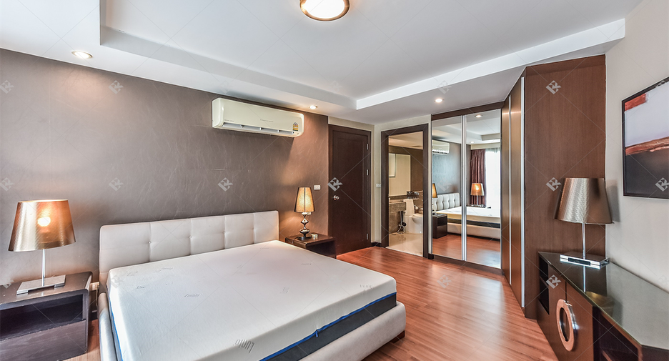For rent 2 bedrooms condo in Watthana, Bangkok