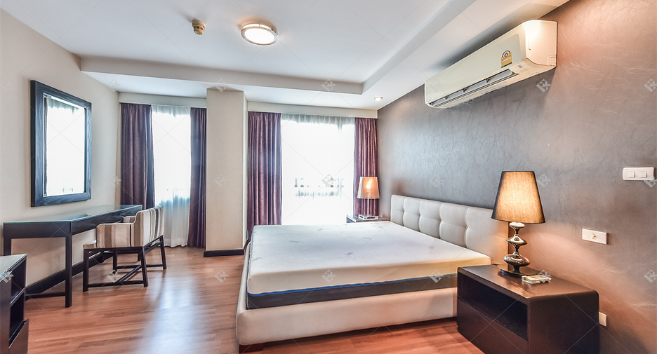 For rent 2 bedrooms condo in Watthana, Bangkok