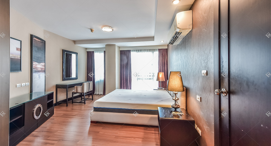 For rent 2 bedrooms condo in Watthana, Bangkok