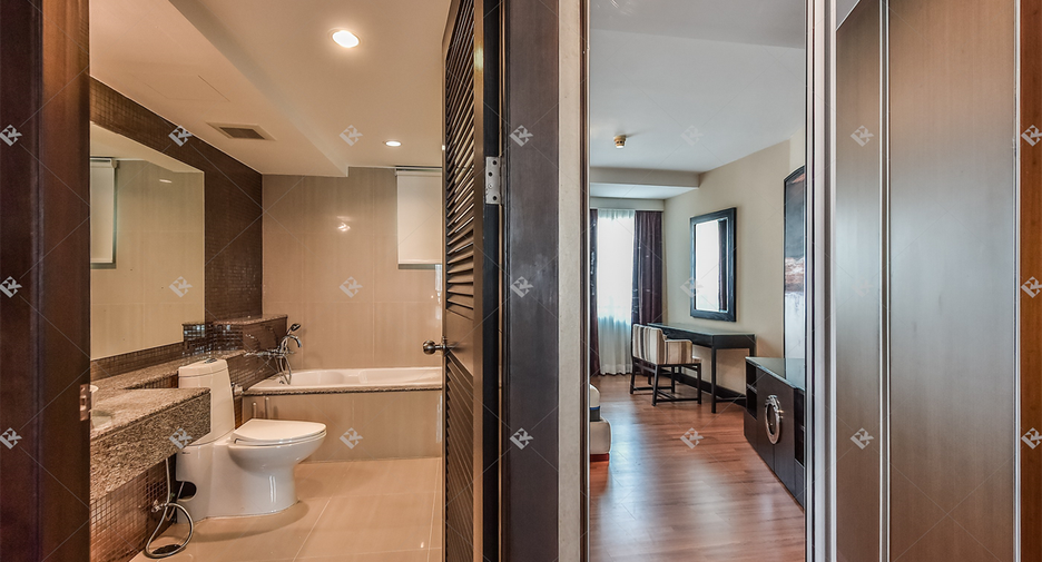 For rent 2 bedrooms condo in Watthana, Bangkok