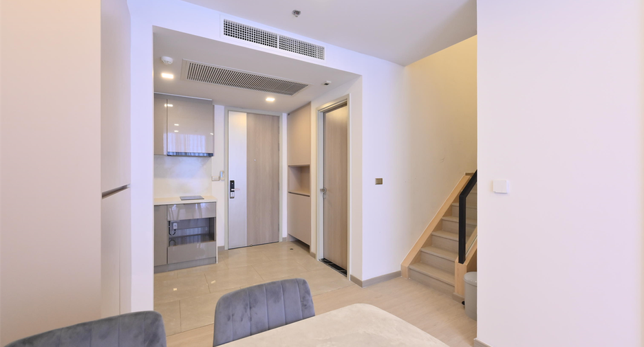 Condo en alquiler de 3 habitaciones en Huai Khwang, Bangkok