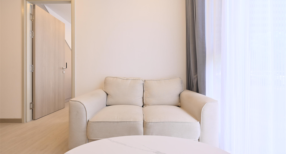 Condo en alquiler de 3 habitaciones en Huai Khwang, Bangkok