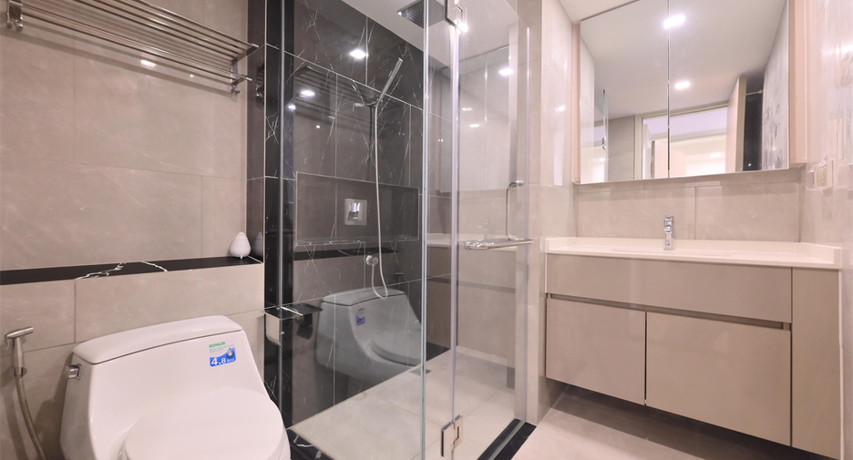 Condo en alquiler de 3 habitaciones en Huai Khwang, Bangkok