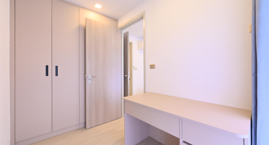 Condo en alquiler de 3 habitaciones en Huai Khwang, Bangkok