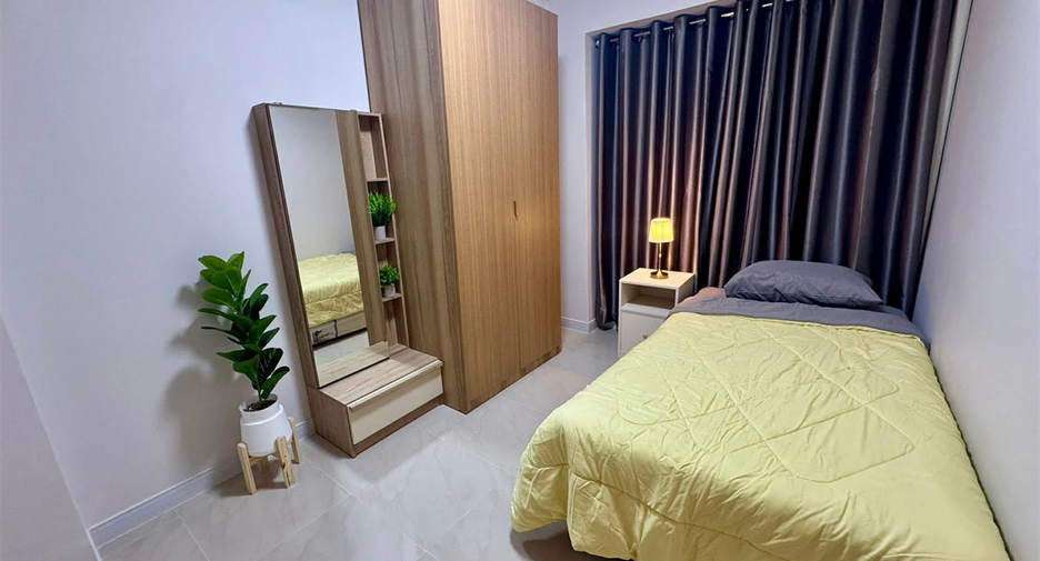 À louer 3 chambres condo à Huai Khwang, Bangkok