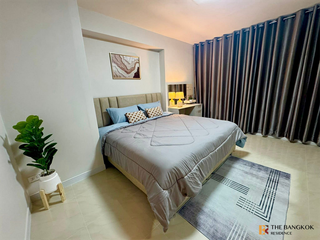 For rent 3 bedrooms condo in Huai Khwang, Bangkok