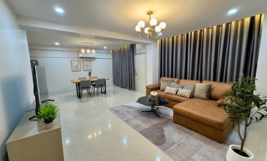 For rent 3 bedrooms condo in Huai Khwang, Bangkok