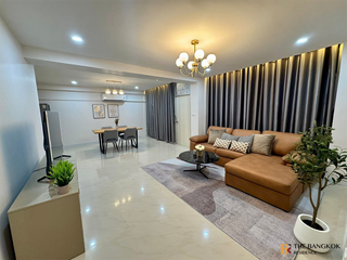 For rent 3 bedrooms condo in Huai Khwang, Bangkok