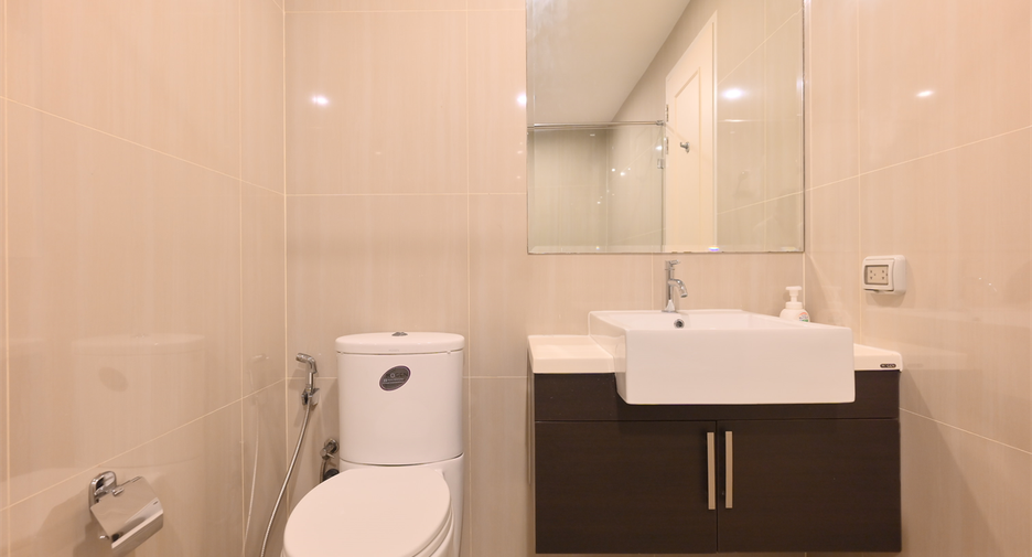 For rent 2 bedrooms condo in Watthana, Bangkok