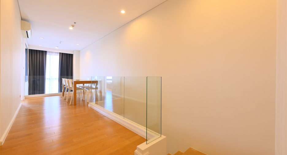 For rent 2 bedrooms condo in Watthana, Bangkok