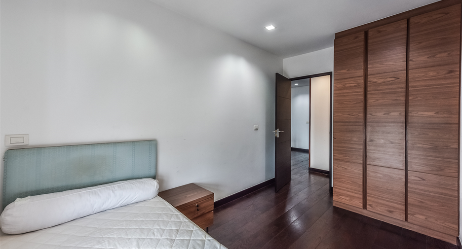 For rent 2 bedrooms condo in Ratchathewi, Bangkok