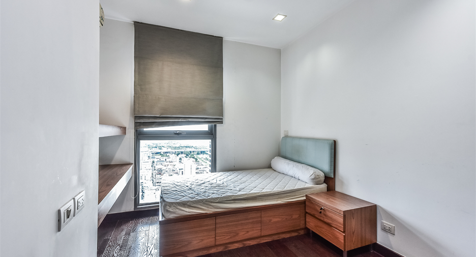 For rent 2 bedrooms condo in Ratchathewi, Bangkok