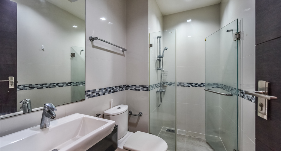 For rent 2 bedrooms condo in Ratchathewi, Bangkok