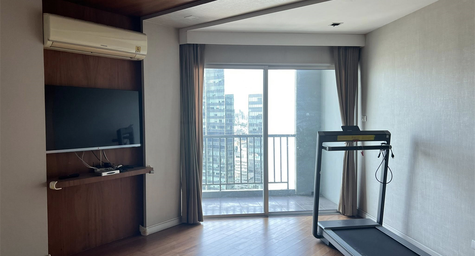 For rent 6 bedrooms condo in Huai Khwang, Bangkok