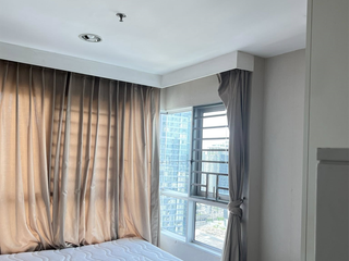 For rent 6 bedrooms condo in Huai Khwang, Bangkok