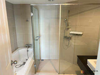 For rent 6 bedrooms condo in Huai Khwang, Bangkok