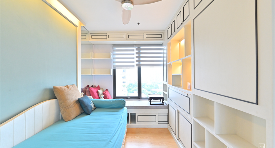 For rent 2 bedrooms condo in Watthana, Bangkok