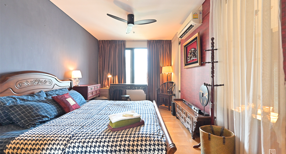 For rent 2 bedrooms condo in Watthana, Bangkok