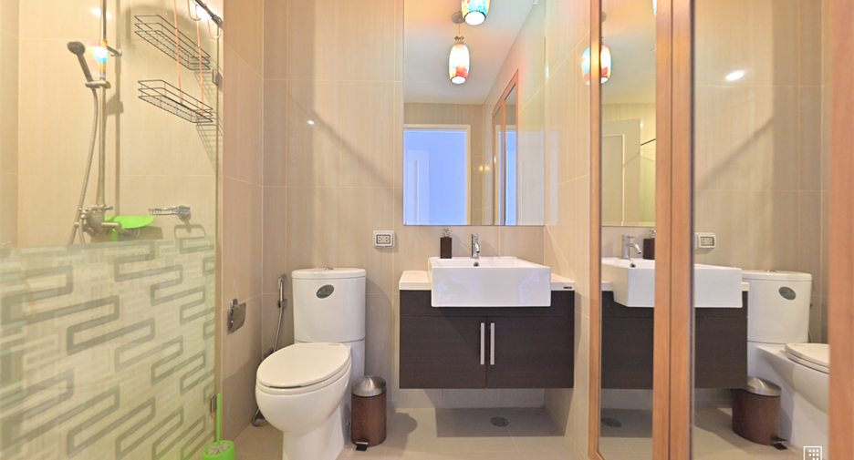 For rent 2 bedrooms condo in Watthana, Bangkok