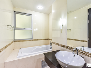 À louer 2 chambres condo à Pathum Wan, Bangkok