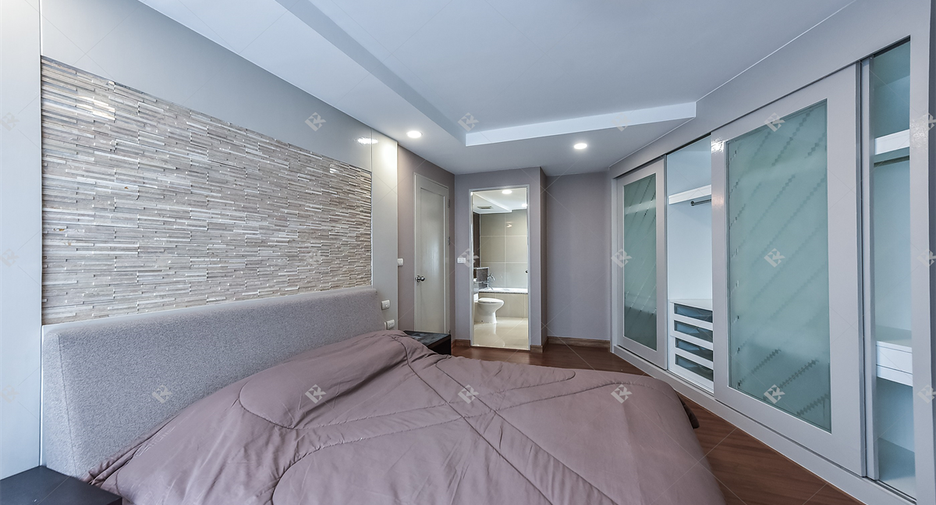 For rent 2 bedrooms condo in Watthana, Bangkok