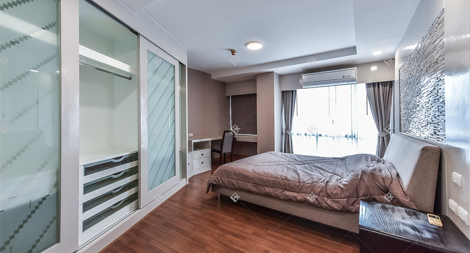 For rent 2 bedrooms condo in Watthana, Bangkok