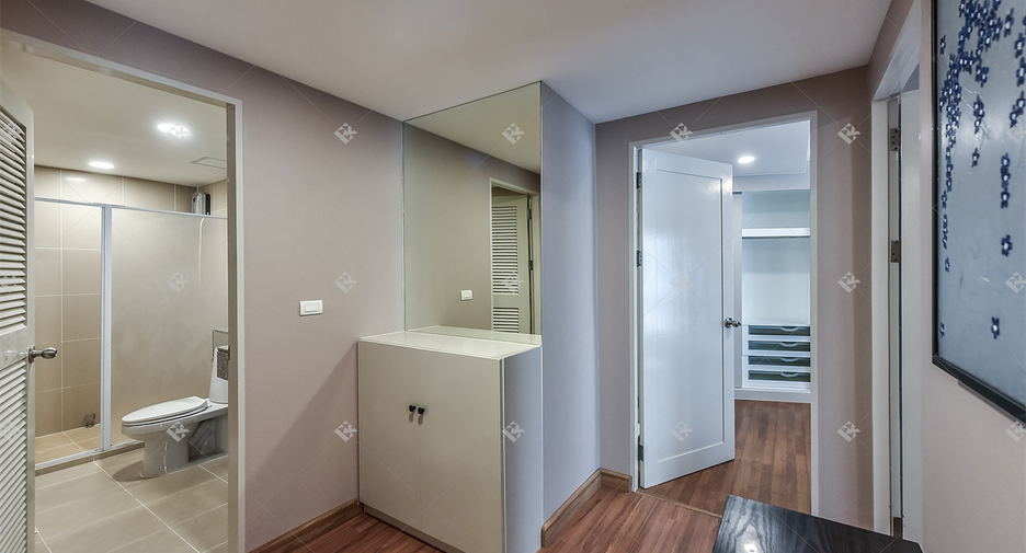 For rent 2 bedrooms condo in Watthana, Bangkok