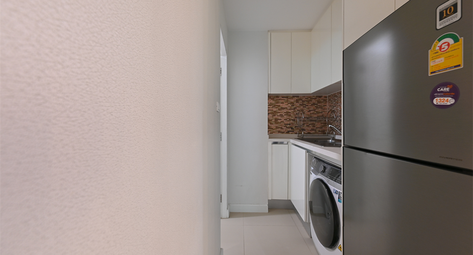 For rent 3 bedrooms condo in Huai Khwang, Bangkok