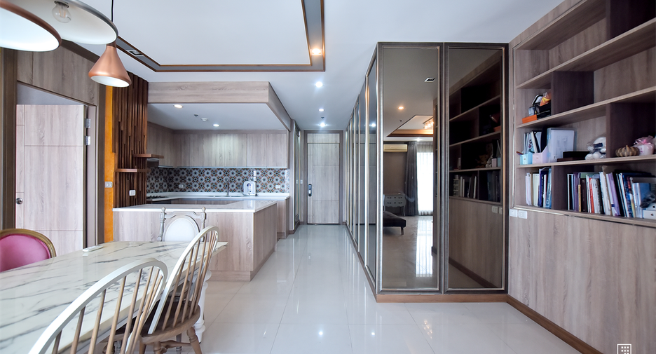 For rent 2 bedrooms condo in Watthana, Bangkok