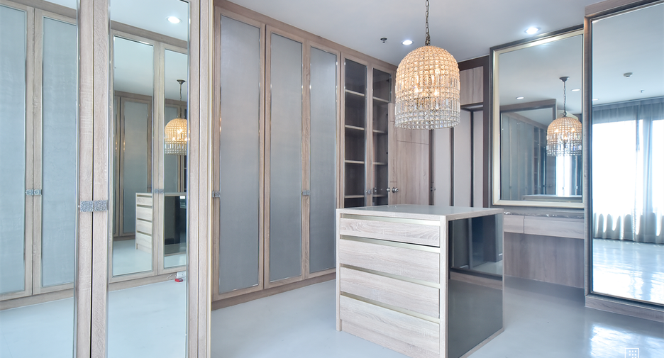 For rent 2 bedrooms condo in Watthana, Bangkok