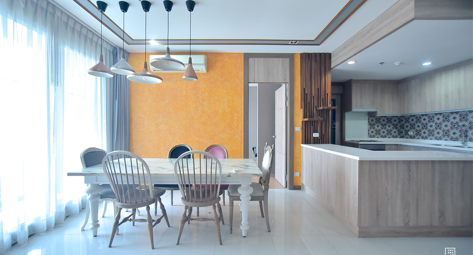 For rent 2 bedrooms condo in Watthana, Bangkok