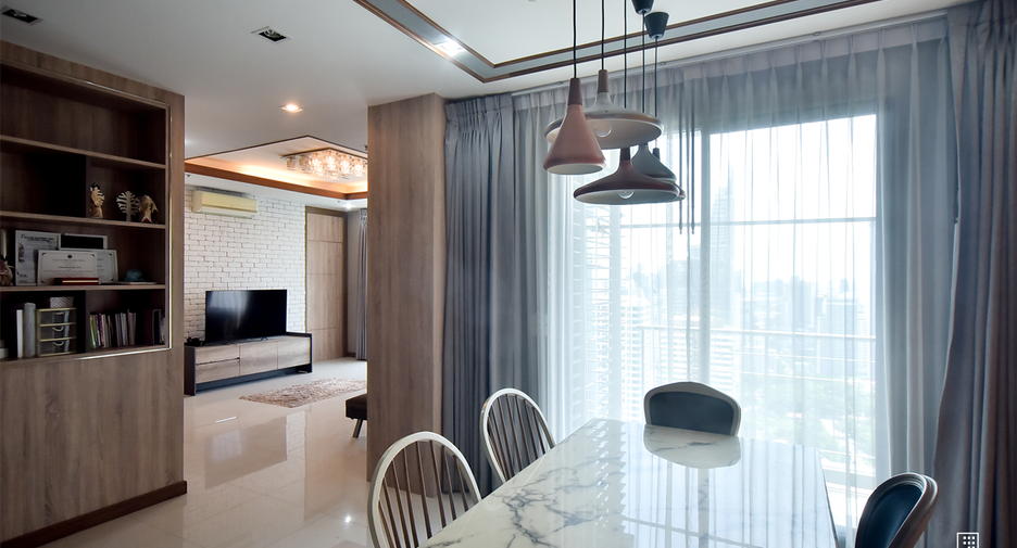 For rent 2 bedrooms condo in Watthana, Bangkok