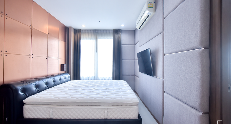 For rent 2 bedrooms condo in Watthana, Bangkok
