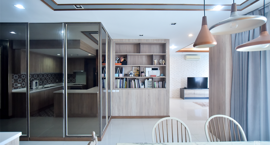 For rent 2 bedrooms condo in Watthana, Bangkok