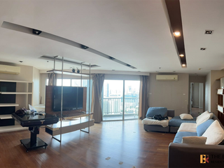 For rent 6 bedrooms condo in Huai Khwang, Bangkok