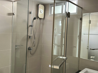 For rent 6 bedrooms condo in Huai Khwang, Bangkok