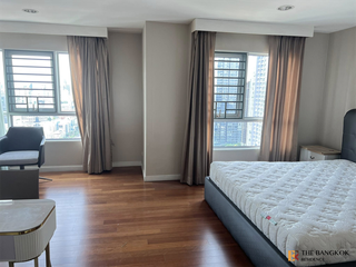 For rent 6 bedrooms condo in Huai Khwang, Bangkok