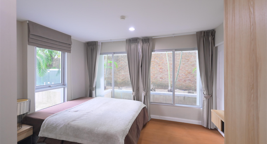 For rent 5 bedrooms condo in Huai Khwang, Bangkok