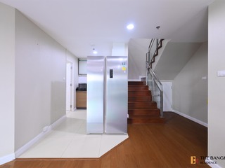 For rent 5 bedrooms condo in Huai Khwang, Bangkok
