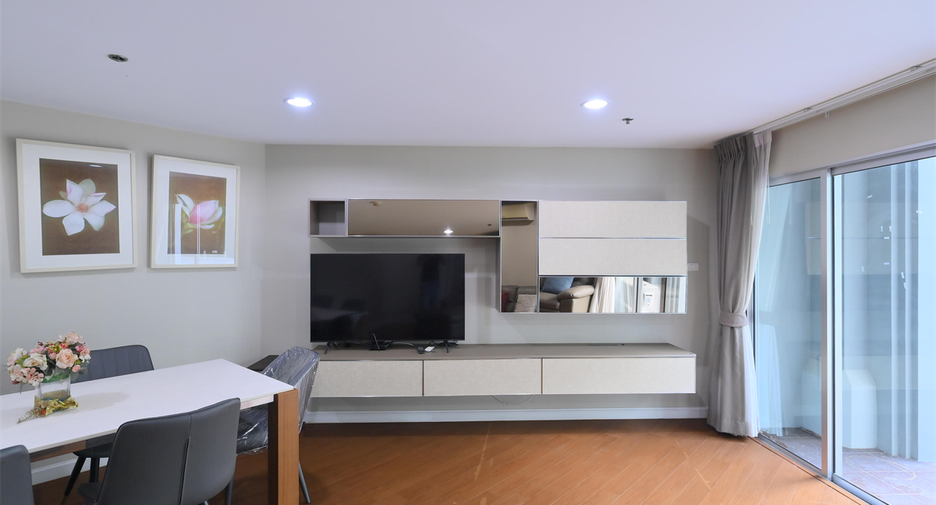 For rent 5 bedrooms condo in Huai Khwang, Bangkok
