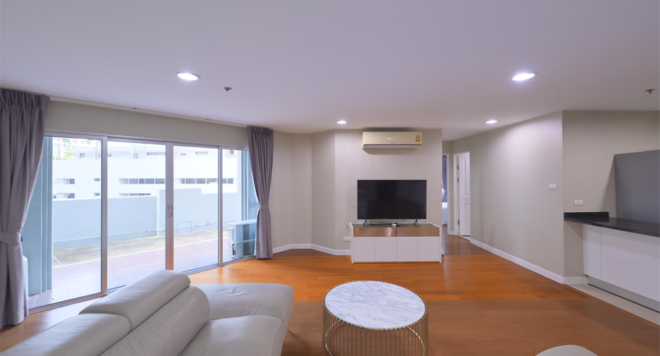 For rent 5 bedrooms condo in Huai Khwang, Bangkok