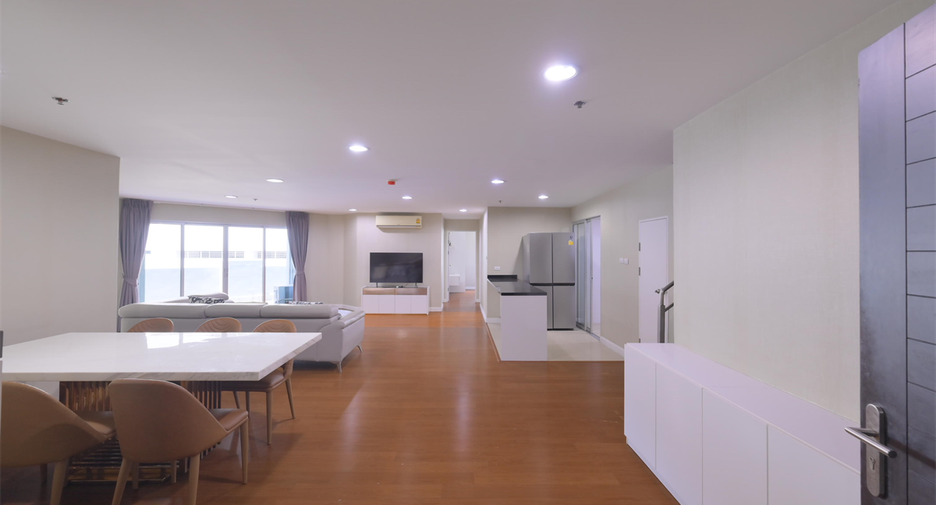 For rent 5 bedrooms condo in Huai Khwang, Bangkok